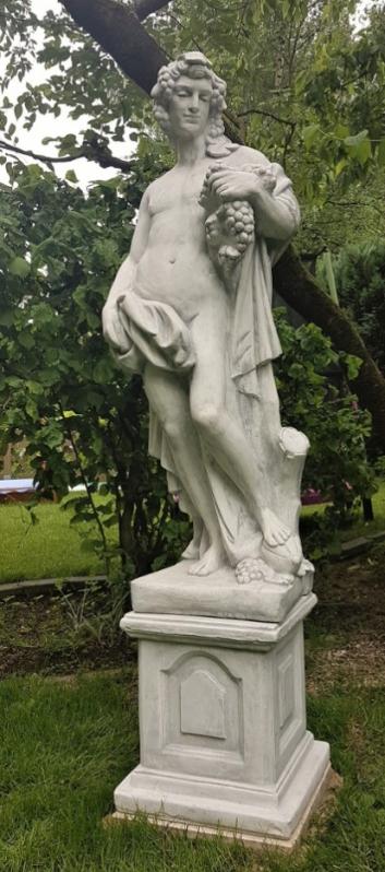 Steinfigur Skulptur Bacchus Gott des Weines mit Sockel