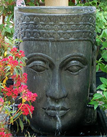 Steinfigur Khmer Kopf Wasserspiel mit GfK-Becken