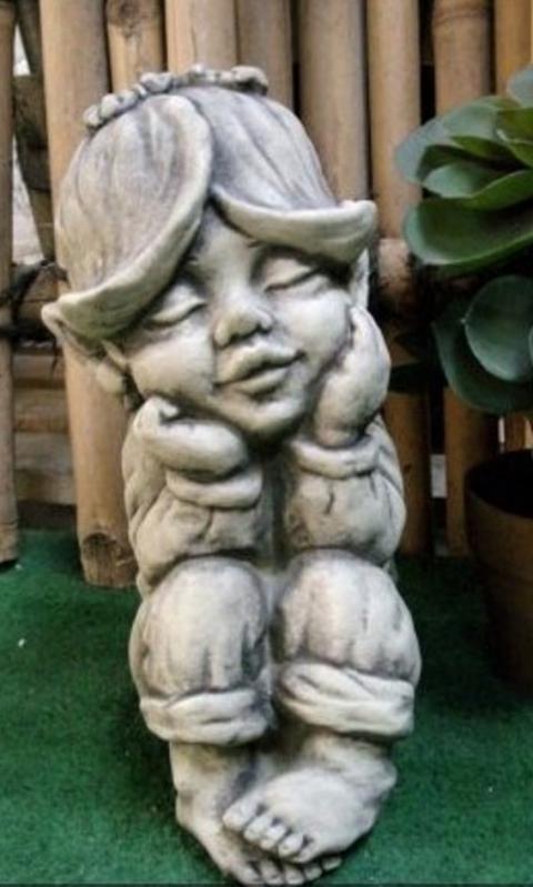Steinfigur niedlicher kleiner Blütentroll 