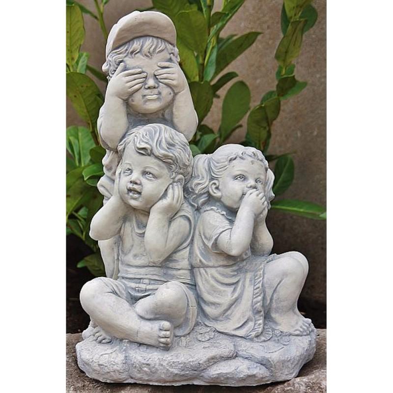 Steinfigur drei lustige Kinder