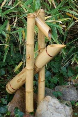 Wasserspiel aus Bambus Doppelrohr