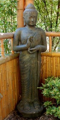 Steinfigur Buddha stehend aus Lavaguss 
