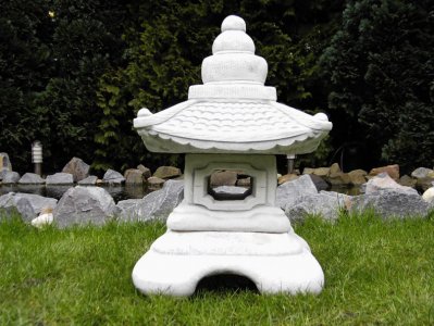 Japanische Steinlaterne Tempellaterne Pagode 