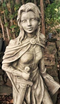 Steinfigur Jungfrau von Orleans