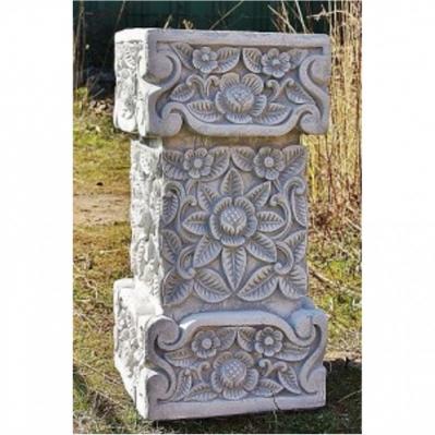 Säule mit Blumenmotiv   