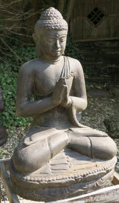 Steinfigur Buddha in Begrüßungshaltung 