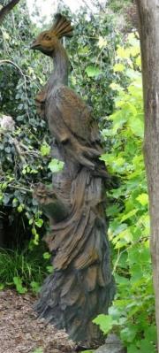 Großartige Steinfigur Vogel Pfau mit Rosteffekt