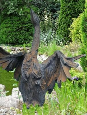 Wunderbare Steinfigur Vogel Schwan Rosteffekt