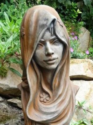 Wunderschöne Steinfigur Frauenbüste modern mit Rosteffekt