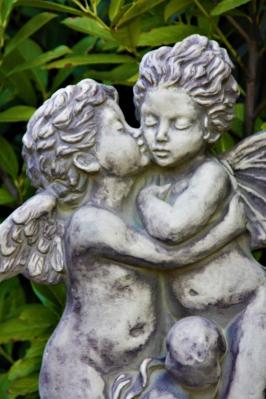 Steinfigur Engel und Elfe antikoptik  