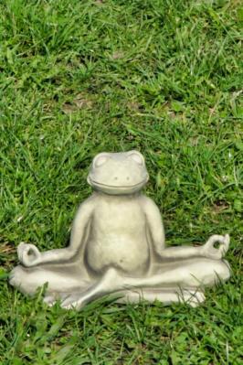 Steinfigur Yogafrosch klein meditiert