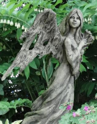 Skulptur Engel Heal aus Steinguss 
