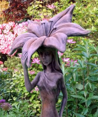Steinfigur Silhouette de Fleur Lilie mit Rosteffekt