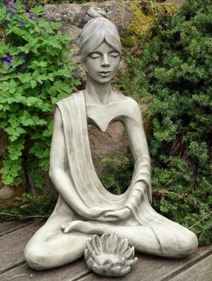 Steinfigur Yoga Spirit mit Lotosblume für ein Teelicht