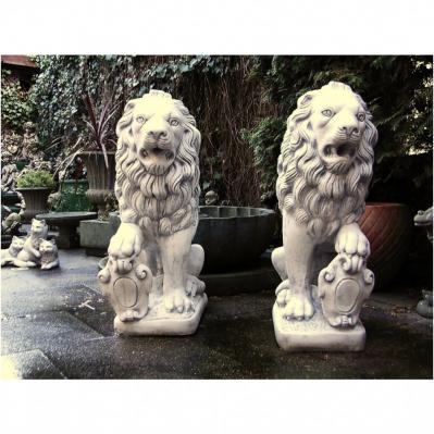 Steinfigur zwei Löwen mit Schild