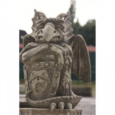 Steinfigur Gargoyle Torwächter mit Schild