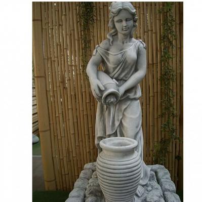 Fantastischer Wasserspeier Frau mit Brunnen